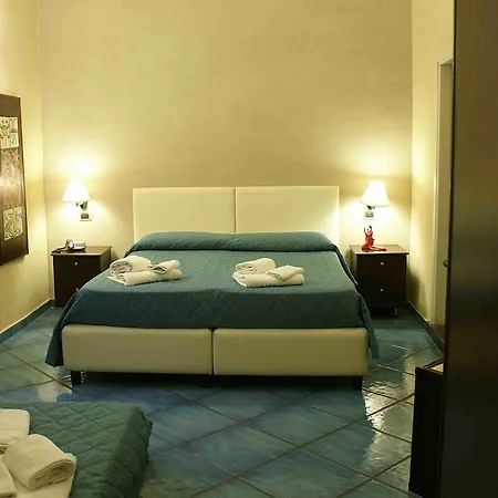 Napul'e 3* Naples